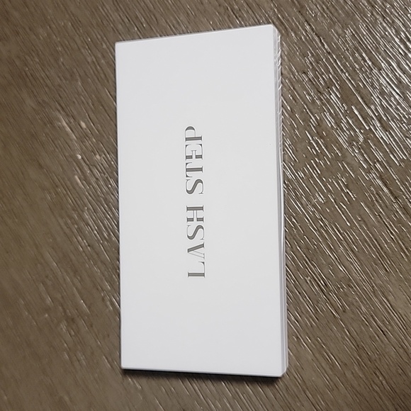 Lash Step "Matte About You" Eyeshadow Palette - Picture 4 of 6